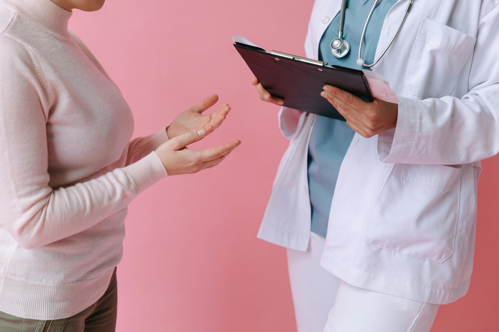 Paciente en consulta con cirujano especialista en vesícula biliar en CDMX